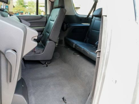 Used 2019 Chevrolet Suburban LT AWD/4WD image 18