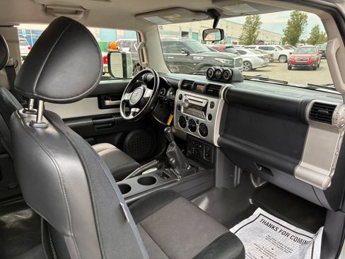 Used 2008 Toyota FJ Cruiser 4WD image 30