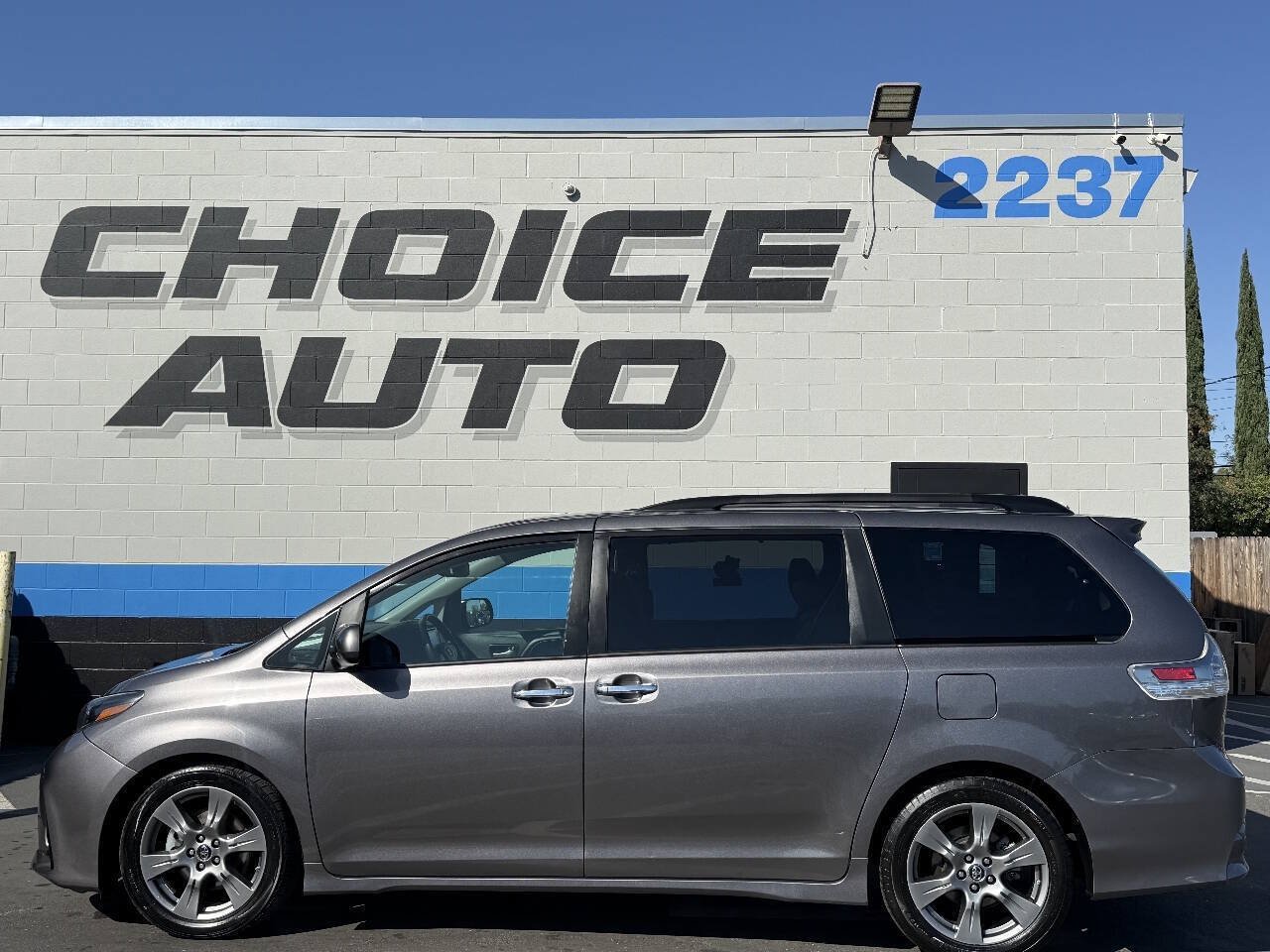 Used 2018 Toyota Sienna SE FWD image 26