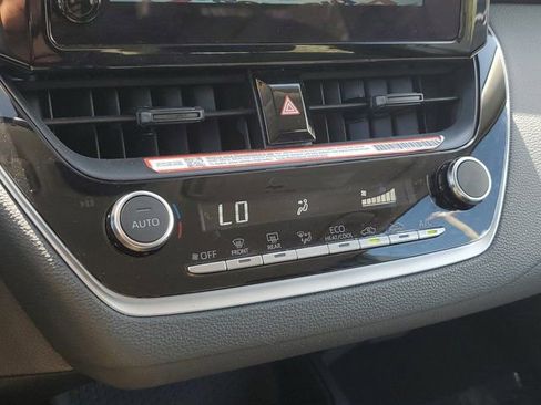 Used 2025 Toyota Corolla LE image 28