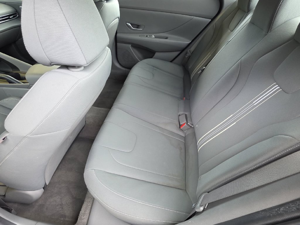 Used 2023 Hyundai Elantra SEL FWD image 9
