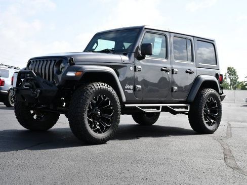Used 2018 Jeep Wrangler Unlimited Sport S AWD/4WD image 3