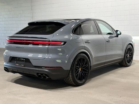 Certified 2025 Porsche Cayenne S AWD/4WD image 7