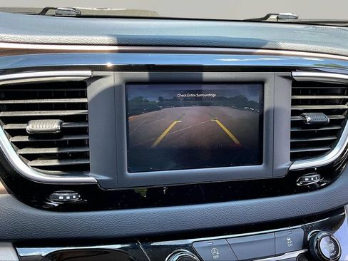 Used 2023 Chrysler Voyager LX FWD image 11