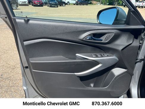 New 2026 Chevrolet Trax LS w/ LS Convenience Package FWD image 9