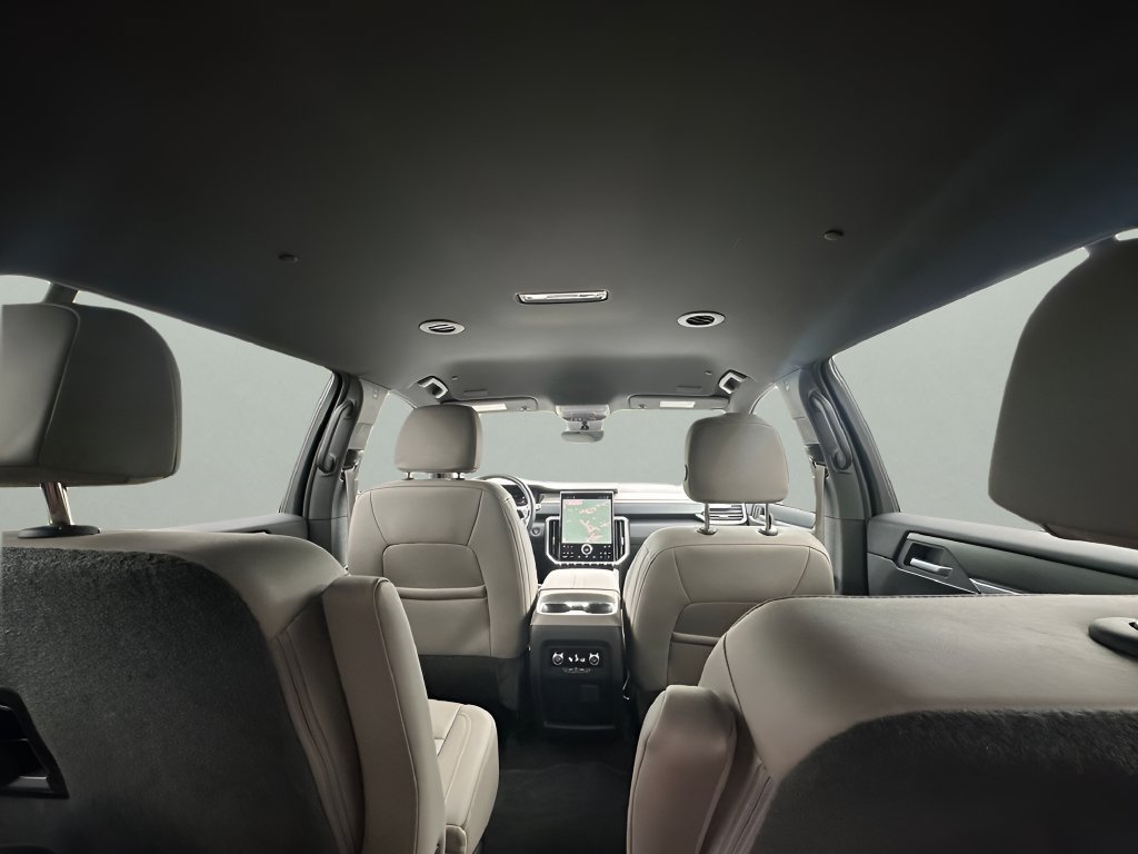 Used 2026 GMC Acadia Elevation w/ Elevation Premium Package FWD image 32