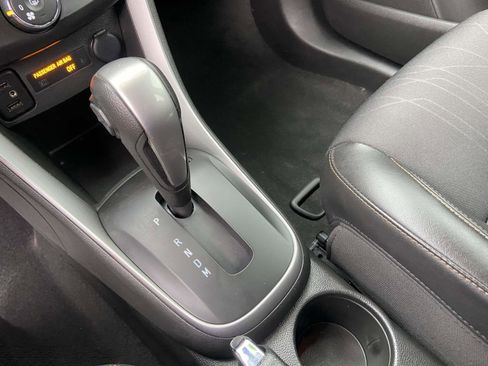 Used 2020 Chevrolet Trax LT w/ LT Convenience Package image 14