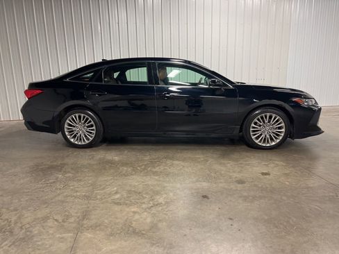 Used 2021 Toyota Avalon Limited image 2
