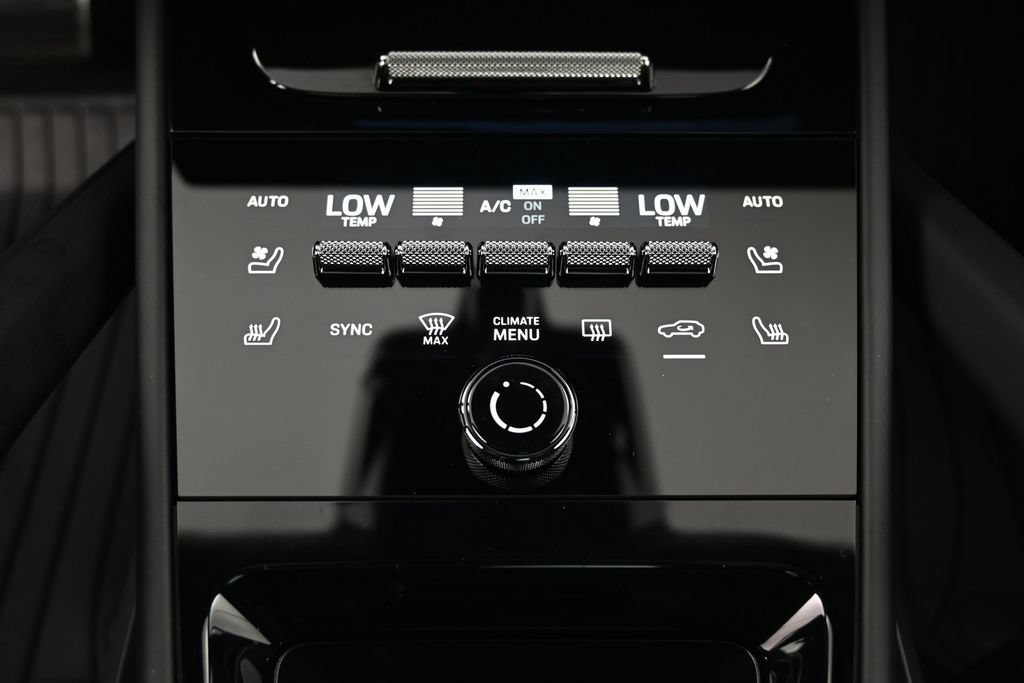Certified 2026 Porsche Cayenne GTS AWD/4WD image 17