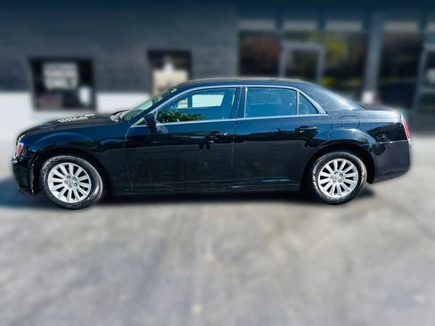 Used 2014 Chrysler 300 RWD image 2