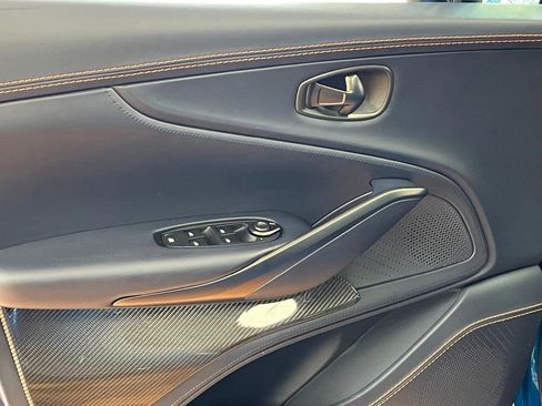 Used 2022 Aston Martin DBX AWD/4WD image 18