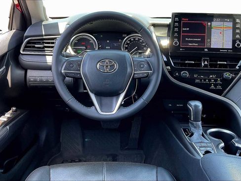 Used 2022 Toyota Camry XLE w/ Navigation Upgrade Package FWD image 5