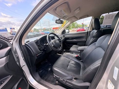 Used 2019 Mitsubishi Outlander SEL AWD/4WD image 16