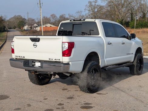 Used 2018 Nissan Titan SV image 7