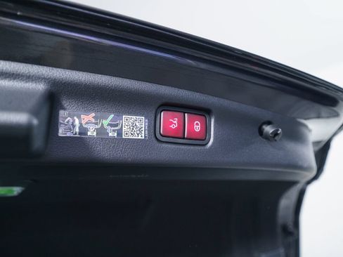 Used 2023 Mercedes-Benz C 300 4MATIC Sedan image 39