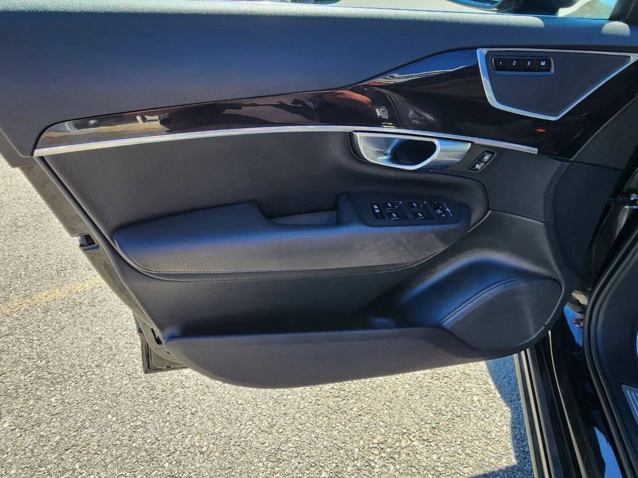 Used 2019 Volvo XC90 T6 Momentum w/ Advanced Package AWD/4WD image 10