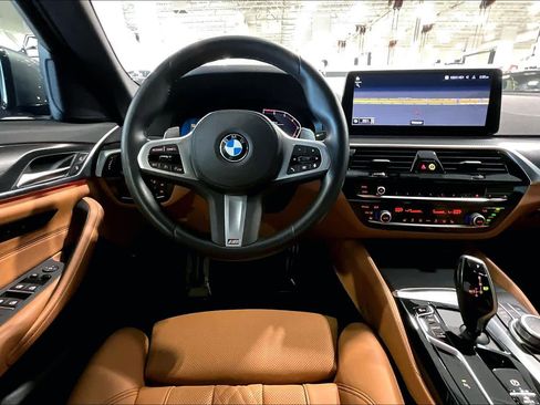 Used 2022 BMW 530i w/ M Sport Package RWD image 6