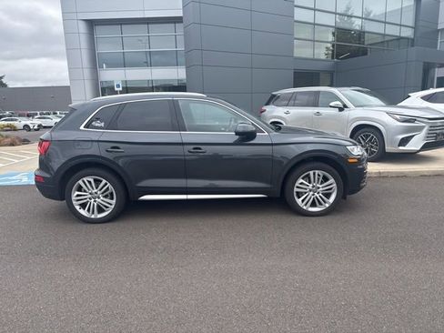 Used 2018 Audi Q5 2.0T Premium Plus w/ Premium Plus Package AWD/4WD image 2