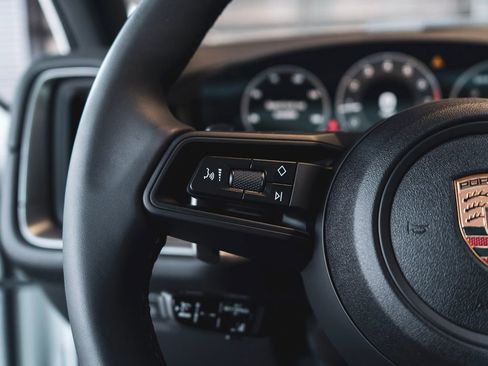 New 2025 Porsche Cayenne image 18