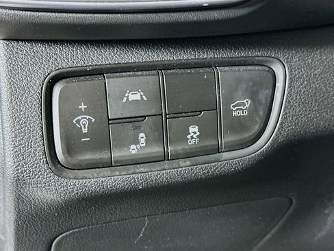Used 2019 Hyundai Santa Fe SEL FWD image 17