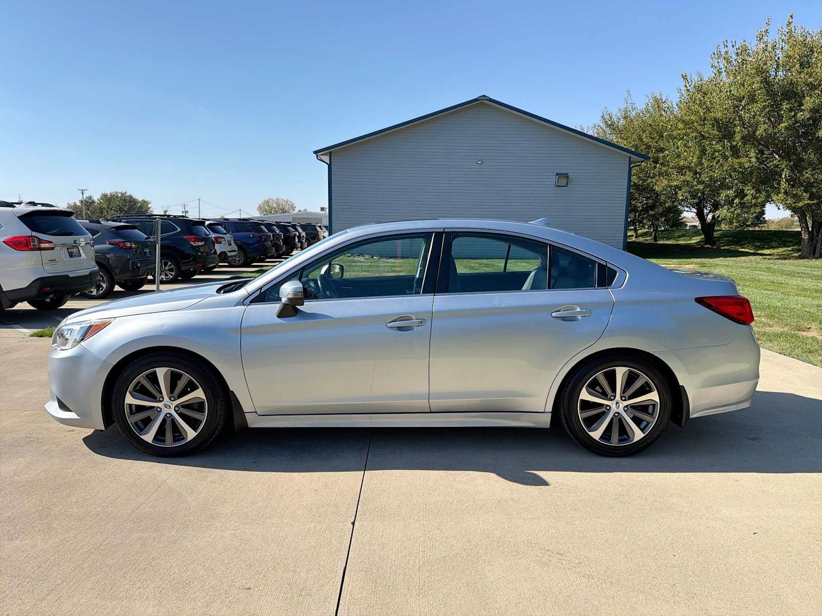 Used 2016 Subaru Legacy 3.6R Limited AWD/4WD image 3