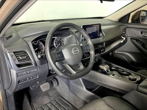 Used 2025 Nissan Rogue SV AWD/4WD image 17