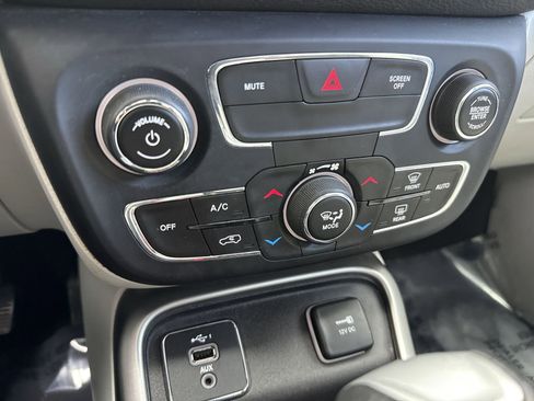 Used 2019 Jeep Compass Latitude w/ Popular Equipment Group image 21