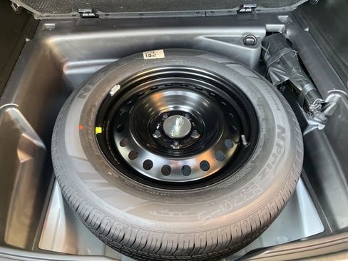 Certified 2023 Jeep Grand Cherokee Limited w/ Trailer Tow Prep Group (B) image 18