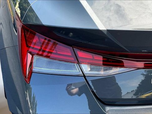 Used 2025 Hyundai Elantra SEL FWD image 19