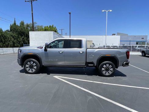 New 2026 GMC Sierra 2500 Denali w/ Denali Reserve Package AWD/4WD image 4