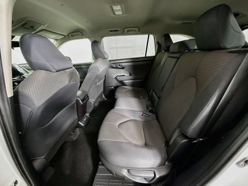 Used 2023 Toyota Highlander LE AWD/4WD image 23