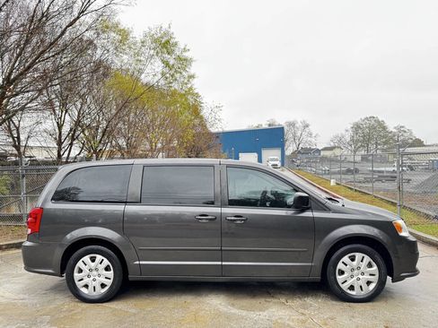 Used 2017 Dodge Grand Caravan SE w/ Power Window Group image 4