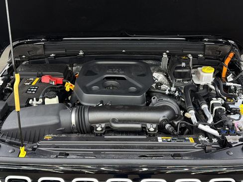 Used 2024 Jeep Wrangler Unlimited Sahara w/ Safety Group image 19