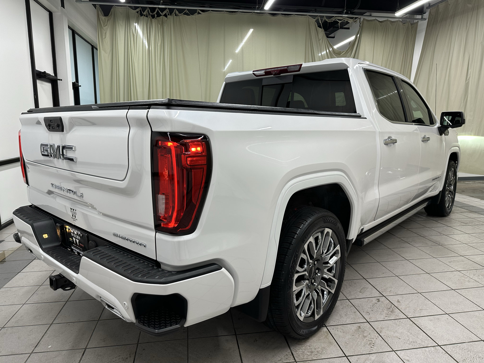 Certified 2024 GMC Sierra 1500 Denali Ultimate AWD/4WD image 5