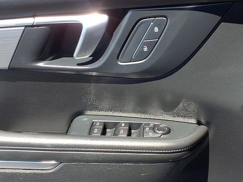 Used 2025 Buick Enclave Preferred FWD image 16