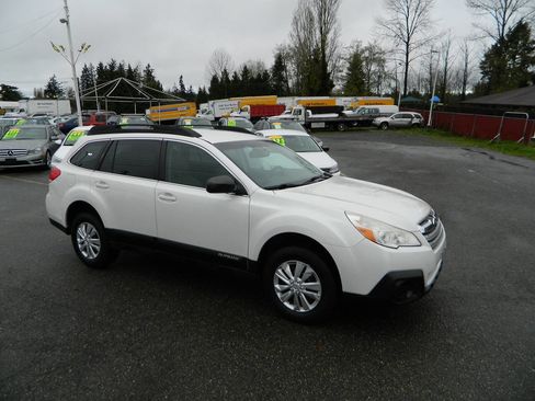Used 2013 Subaru Outback 2.5i image 2