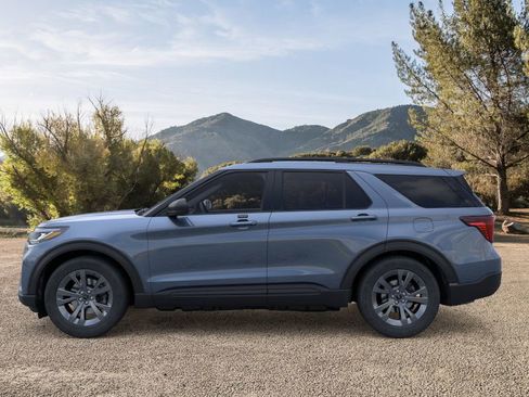 New 2026 Ford Explorer Active w/ Active Comfort Package image 3