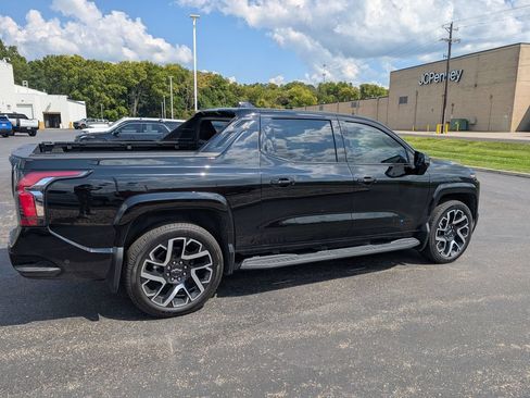 Used 2024 Chevrolet Silverado EV RST AWD/4WD image 8