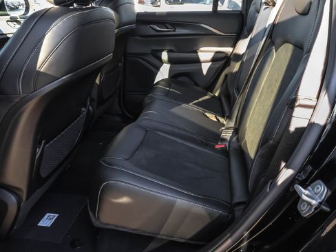 New 2025 Jeep Grand Cherokee Altitude image 15