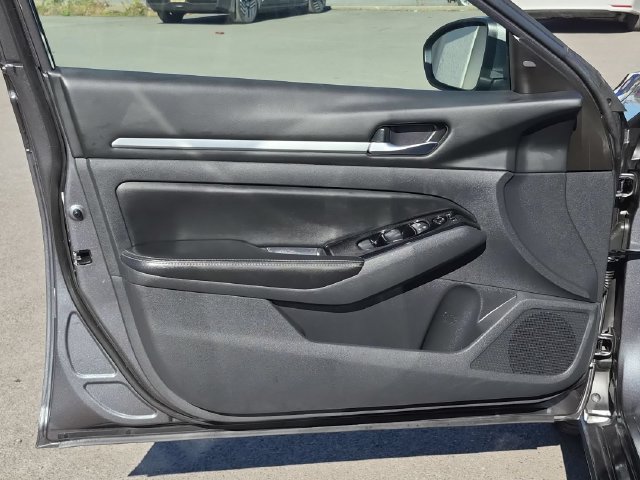Used 2023 Nissan Altima 2.5 SV FWD image 6