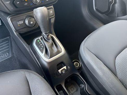 Used 2018 Jeep Renegade Altitude AWD/4WD image 17
