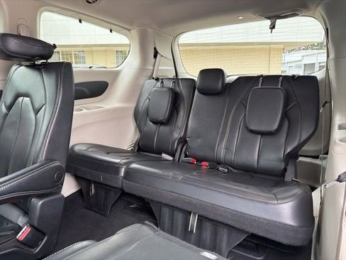 Used 2022 Chrysler Pacifica Touring-L image 24