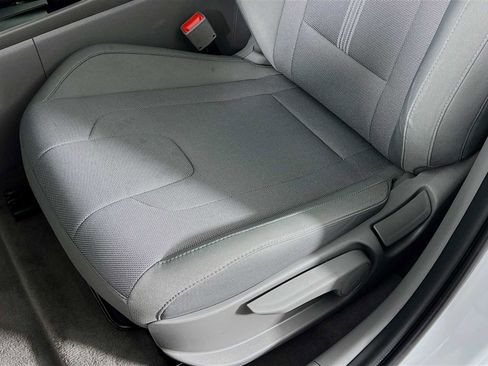 Certified 2024 Hyundai Elantra SE image 19