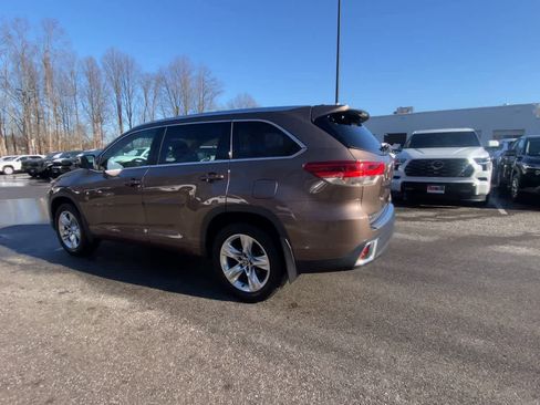 Used 2017 Toyota Highlander Limited image 12