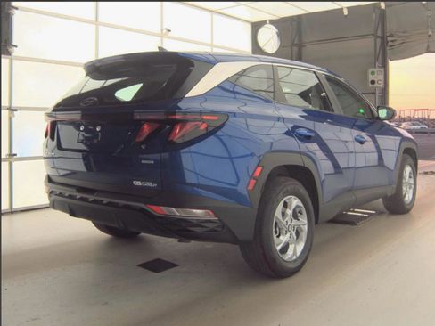 Used 2023 Hyundai Tucson SE image 2