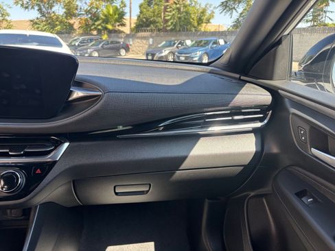 Used 2025 Buick Envista Sport Touring image 35