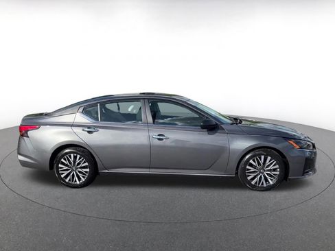 Used 2025 Nissan Altima 2.5 SV FWD image 16