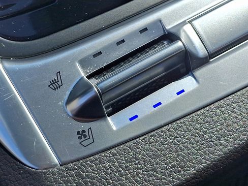 Used 2025 Kia Carnival SX image 25