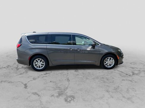 Certified 2023 Chrysler Voyager LX FWD image 9