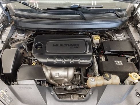 Used 2019 Jeep Cherokee Limited FWD image 3